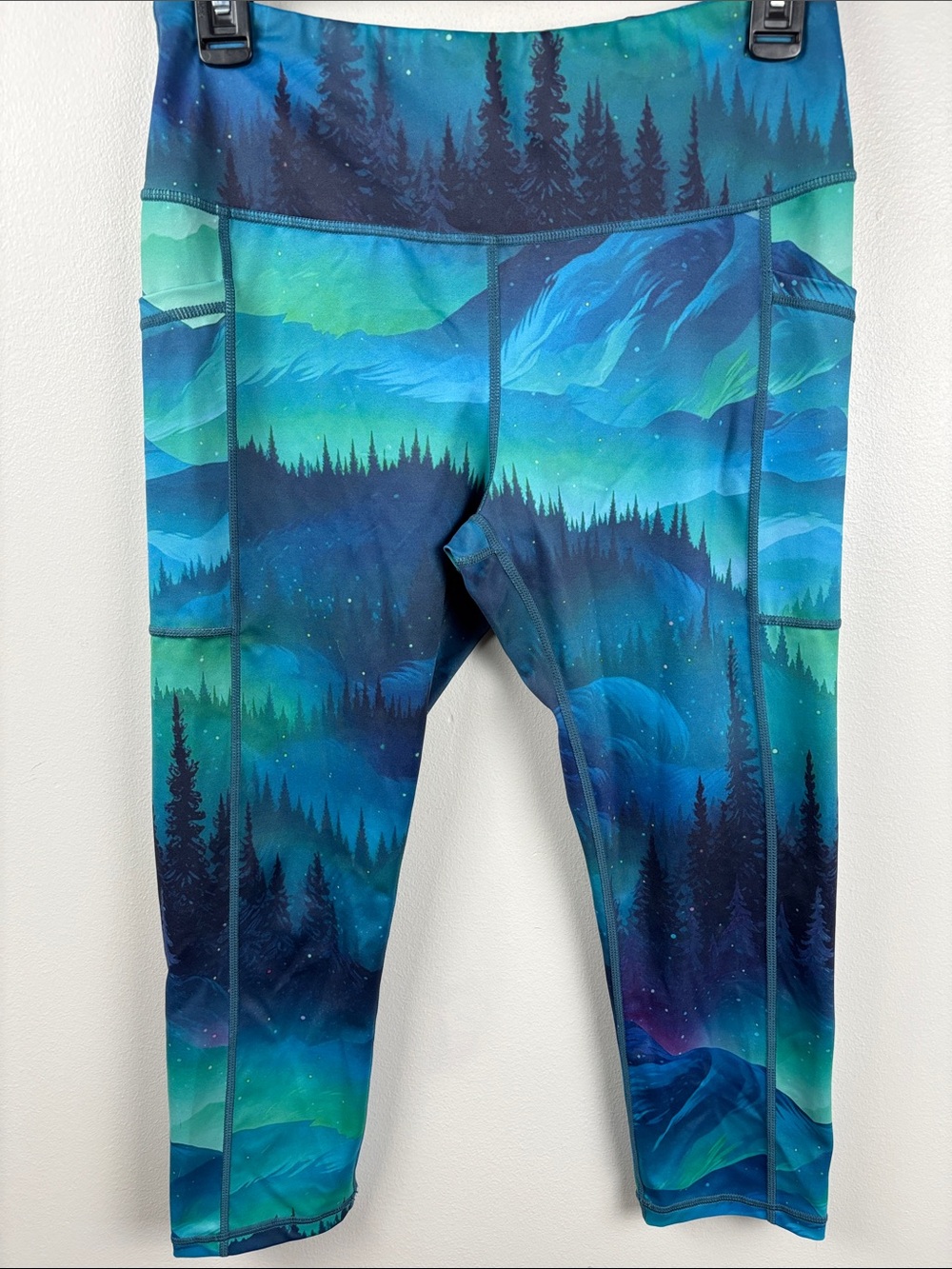 Constantly Varied Gear women’s medium Aurora Mountain Leggings - Blue Green 28”